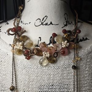 Elegant Floral Beaded Necklace